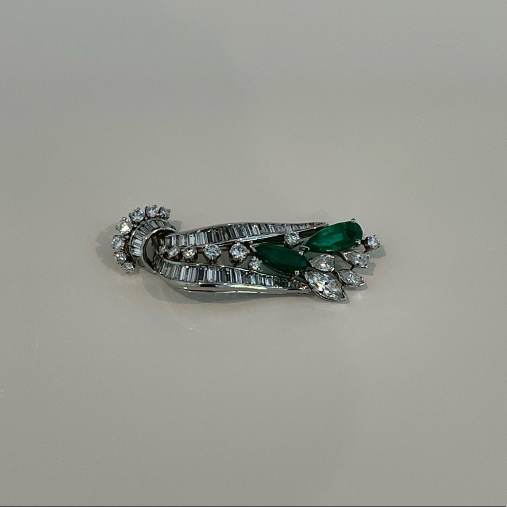 ESTATE VINTAGE DIAMOND EMERALD PLATINUM BROOCH
